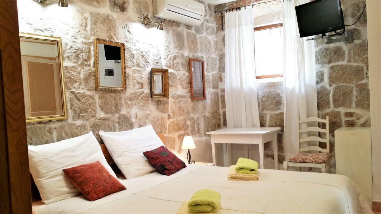 Authentic Mediterranean Apartment สปลิท ภายนอก รูปภาพ